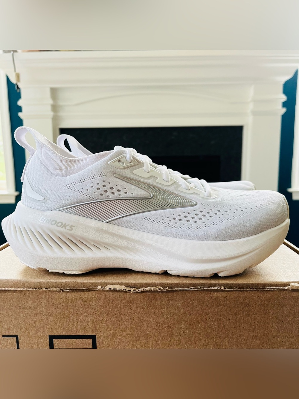 Sz 8 Brooks Glycerin 23 Women’s White/Oyster/Silver 120465-1B-104
